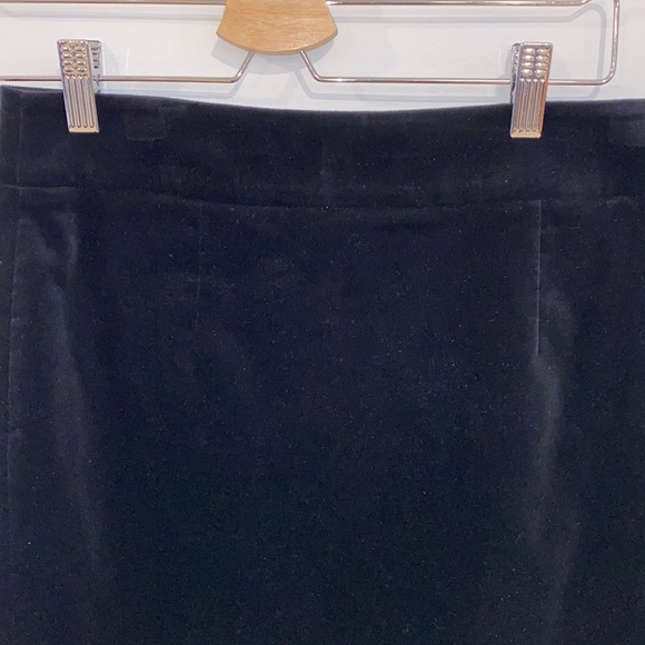 Banana republic velvet black pencil skirt - Picture 2 of 2
